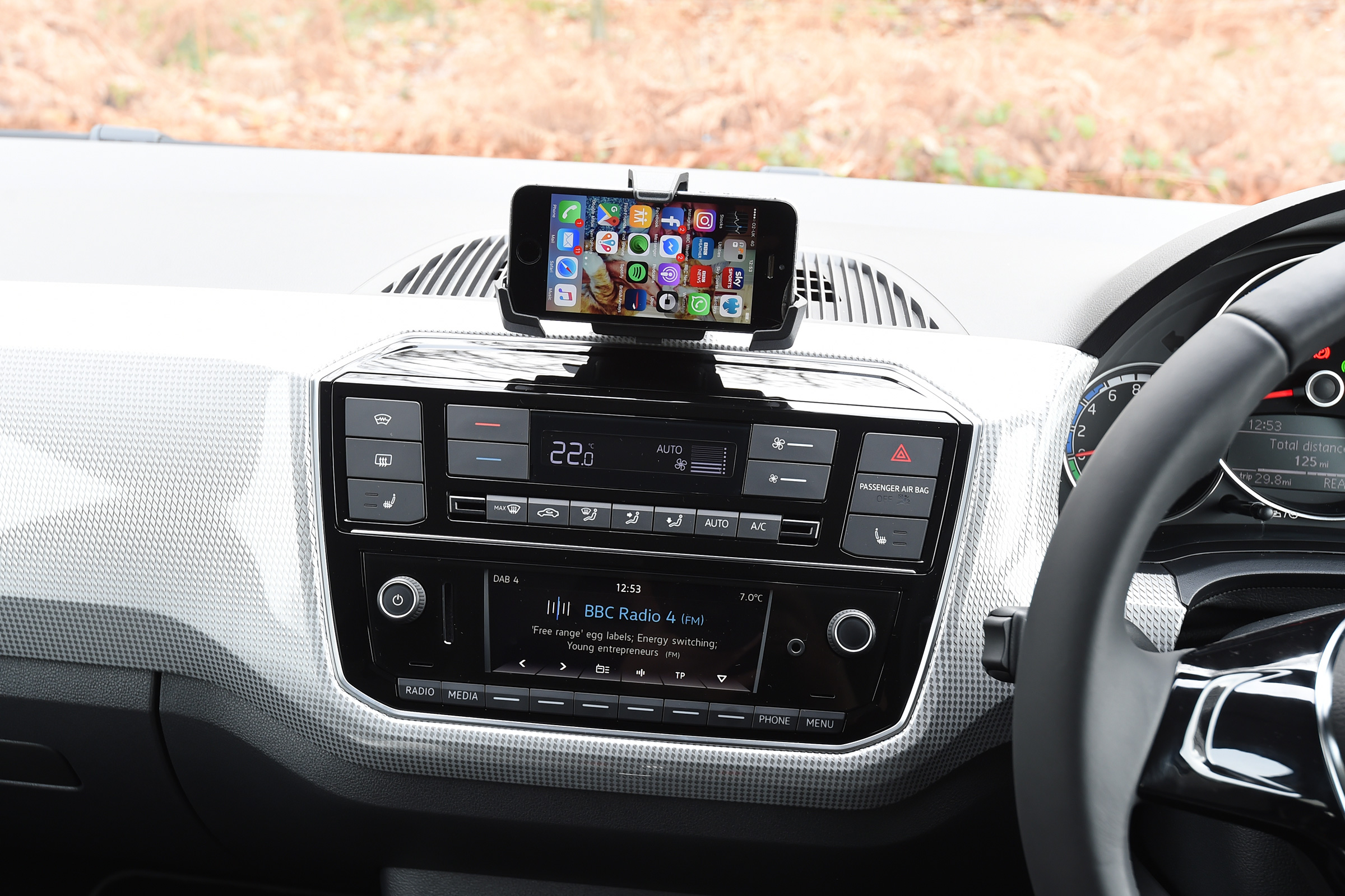 Volkswagen e-up! electric car 2017 - dashboard