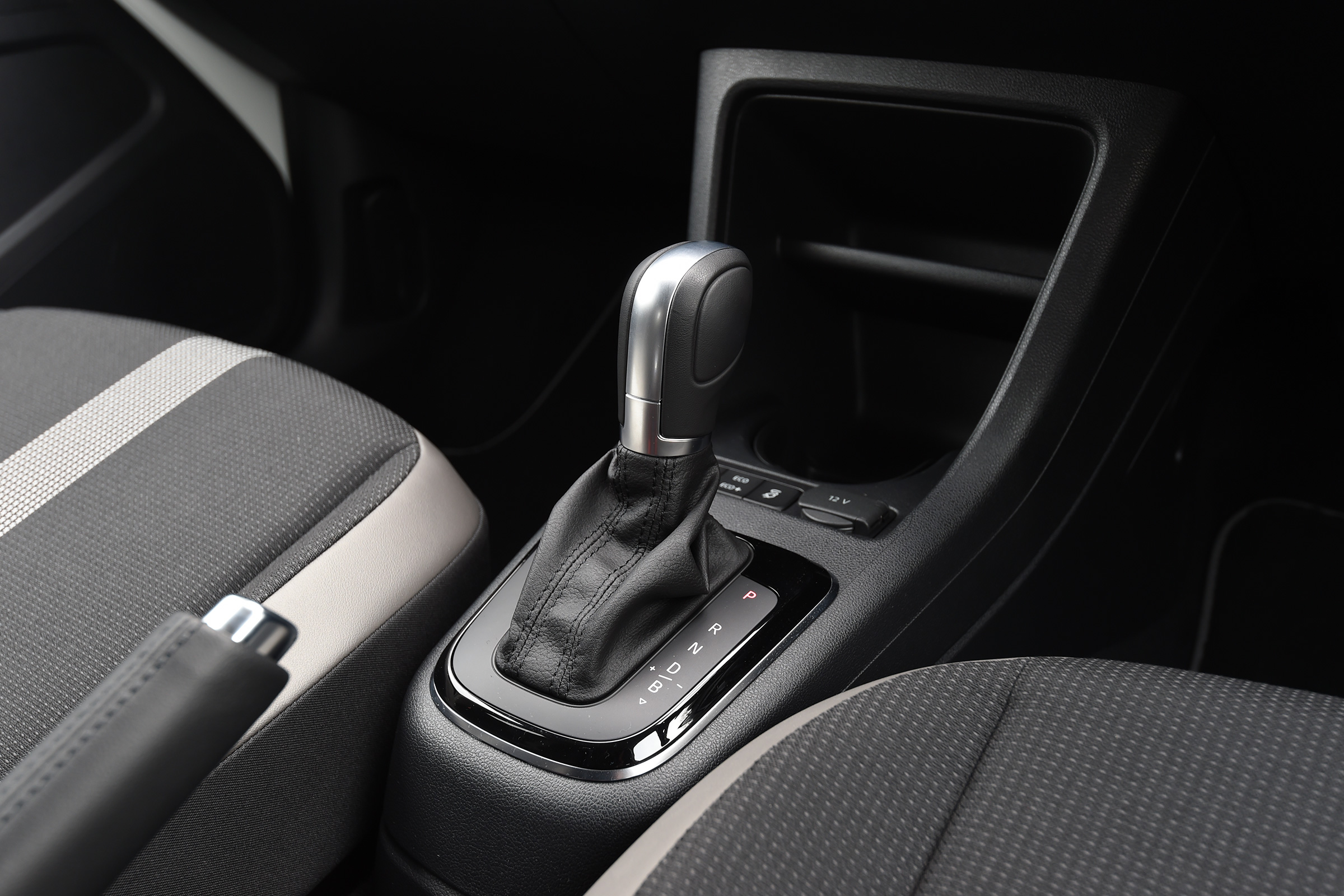 Volkswagen e-up! electric car 2017 - gearlever