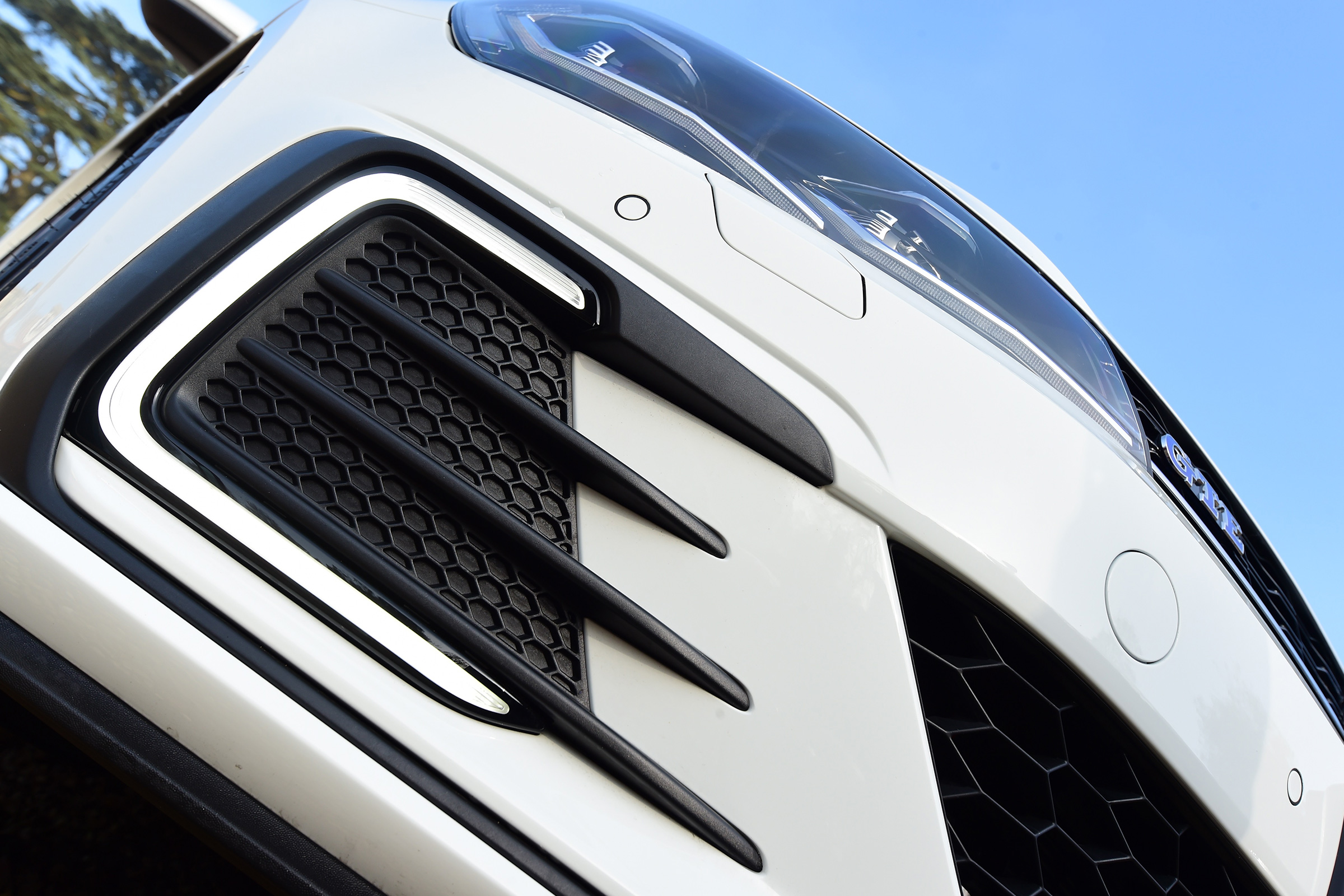 Volkswagen Golf GTE 2017 - bumper vents