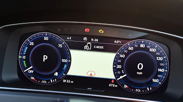 Volkswagen Golf GTE 2017 - instruments