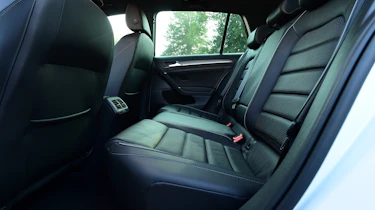 Volkswagen Golf GTE 2017 - rear seats