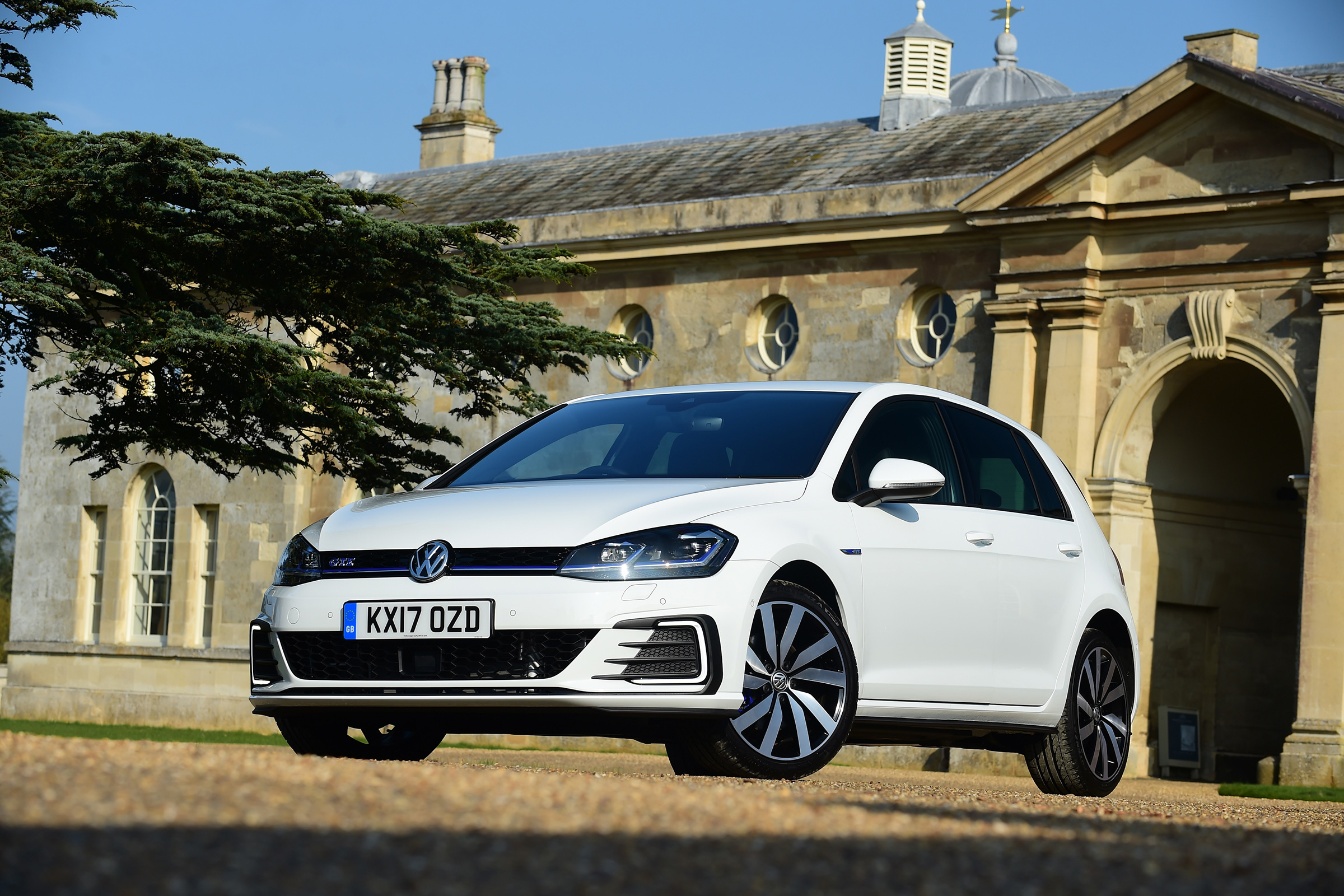 Volkswagen Golf GTE 2017 - front quarter