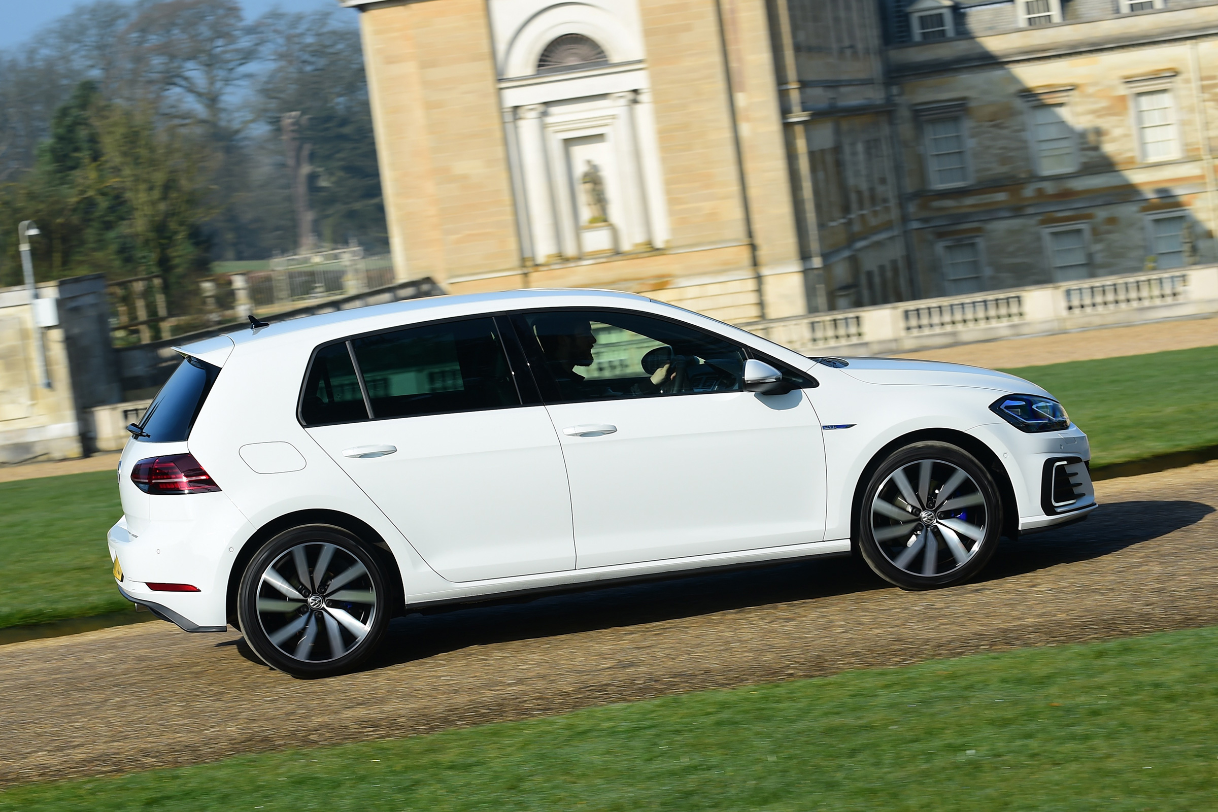 Volkswagen Golf GTE 2017 - side tracking
