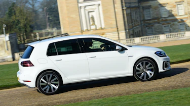 Volkswagen Golf GTE 2017 - side tracking