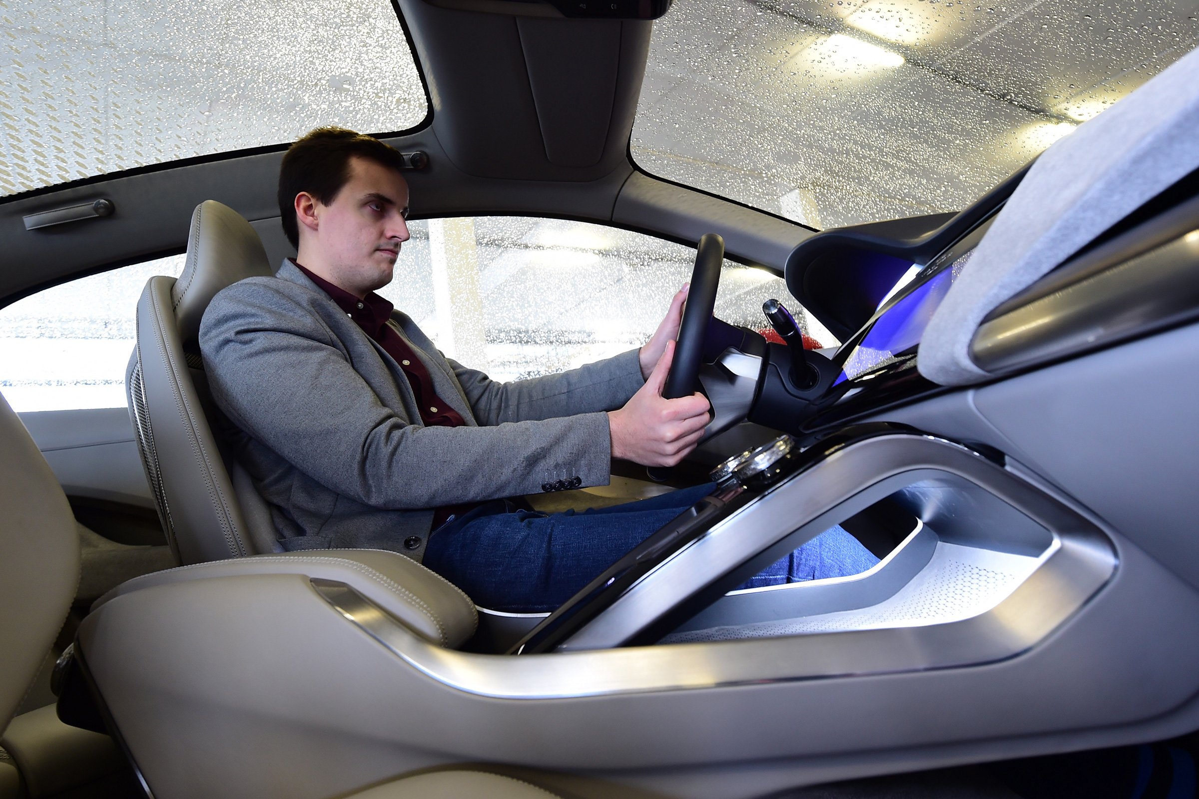 Jaguar I-Pace prototype 2017 - Lawrence driving