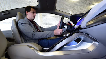 Jaguar I-Pace prototype 2017 - Lawrence driving