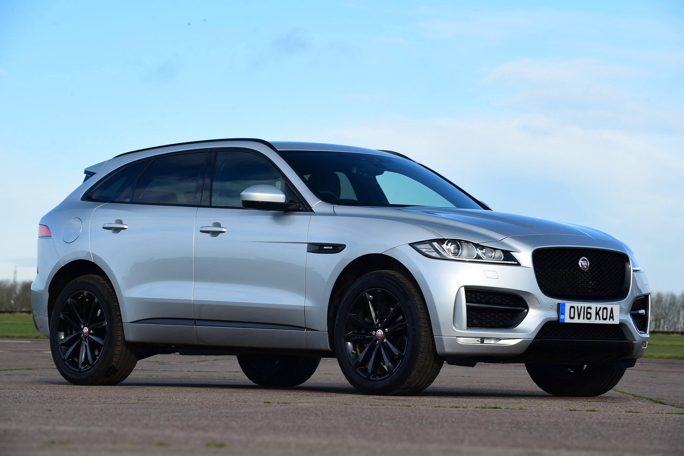 Jaguar F-Pace - front static