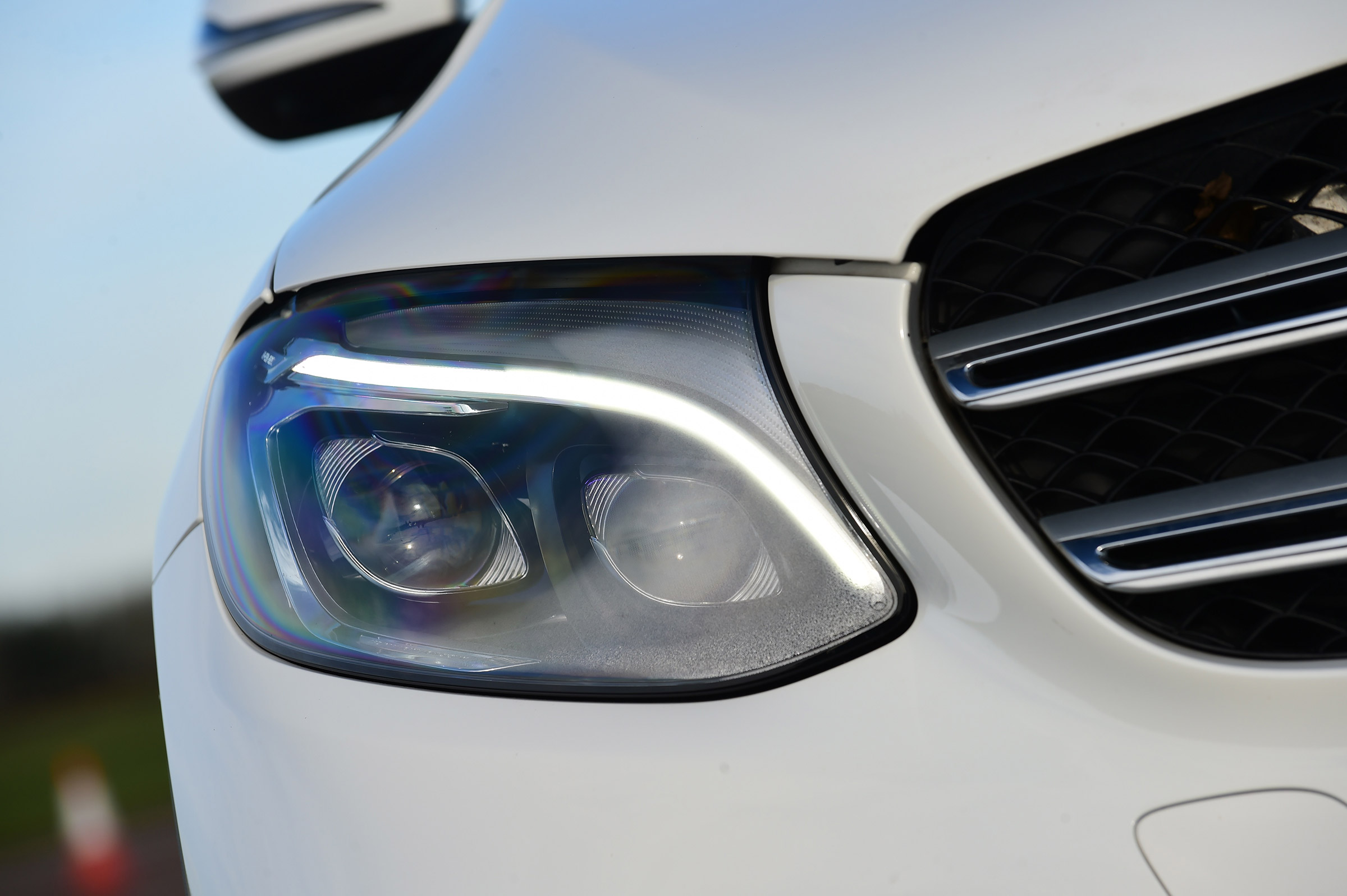Mercedes GLC - front light detail
