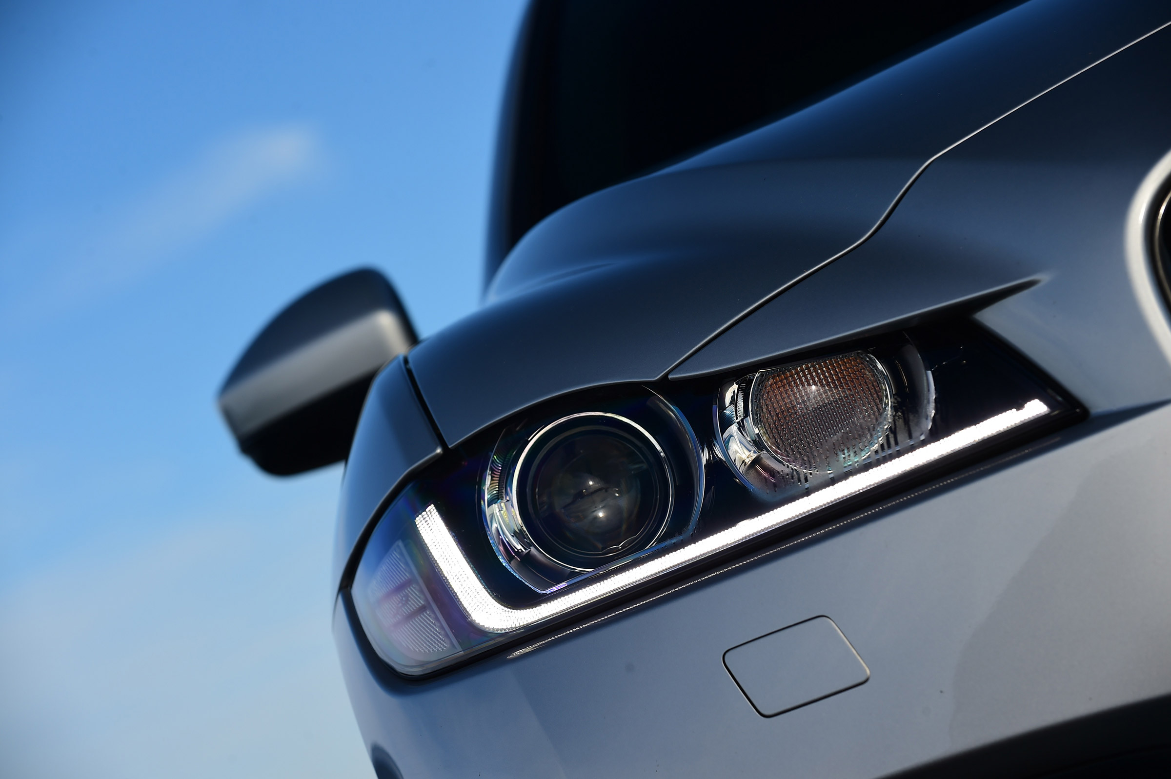 Jaguar F-Pace - front light detail