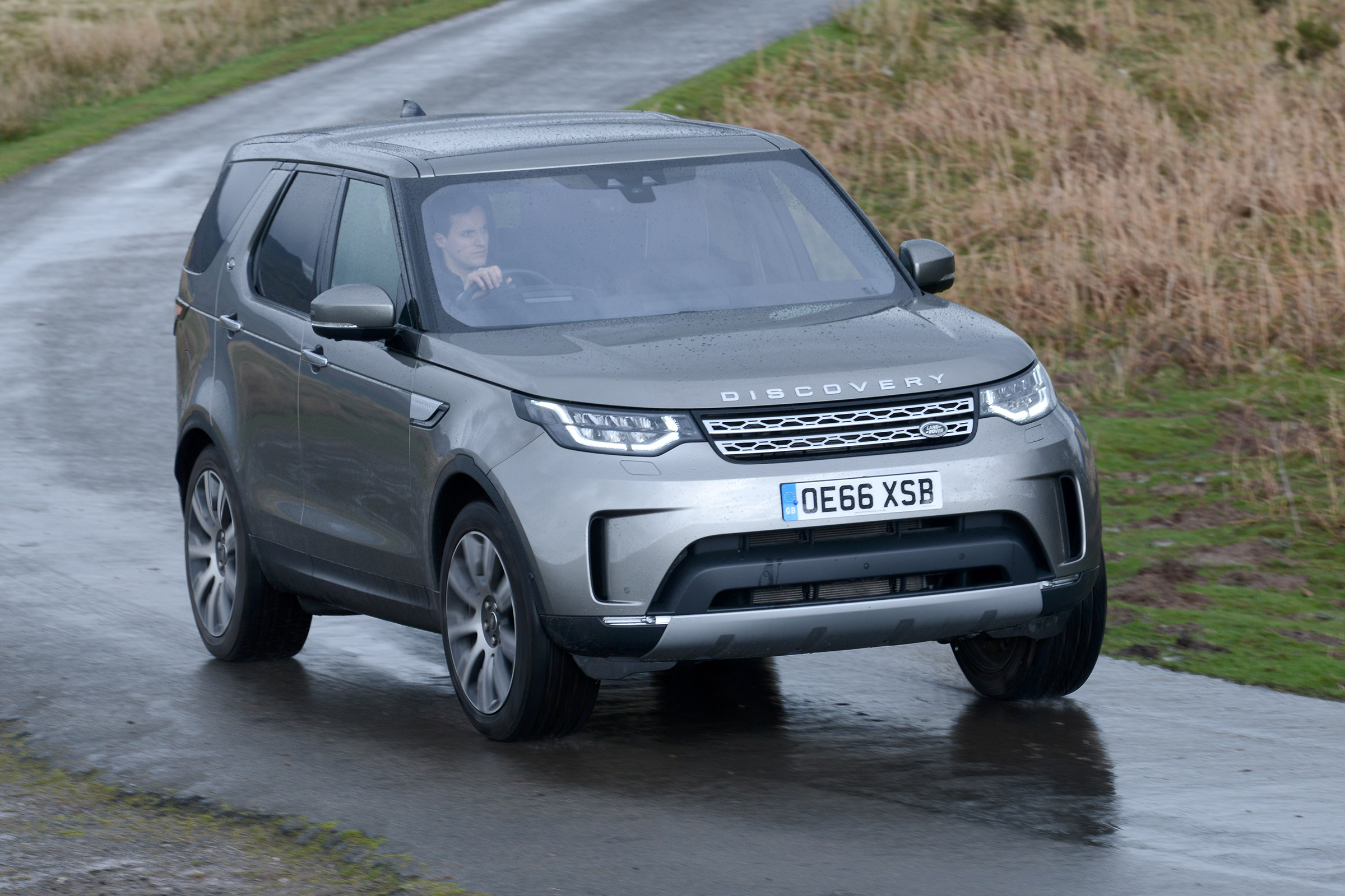 Land Rover Discovery - front cornering
