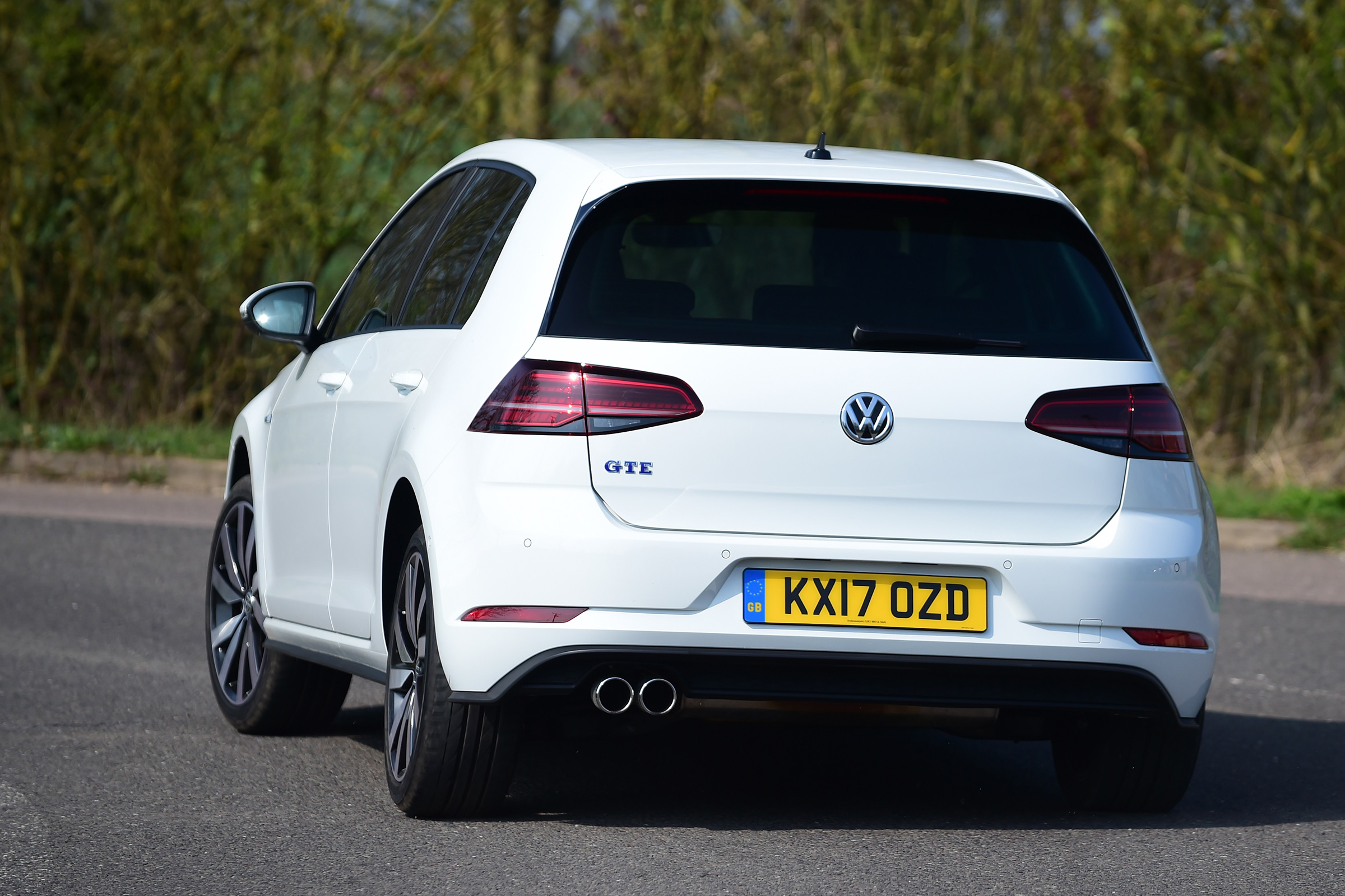 Volkswagen Golf GTE 2017 - rear cornering