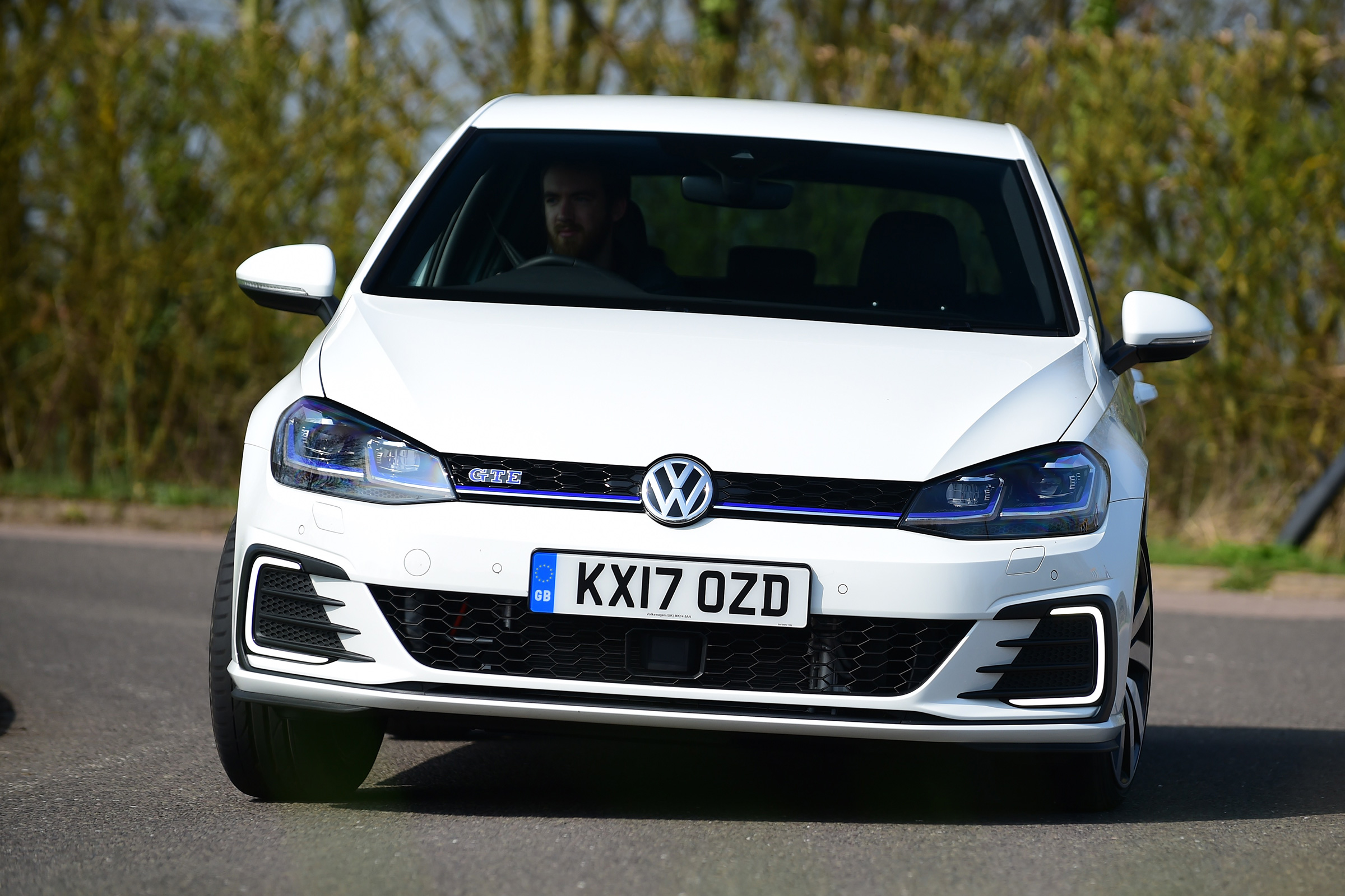 Volkswagen Golf GTE 2017 - front cornering