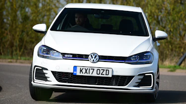 Volkswagen Golf GTE 2017 - front cornering