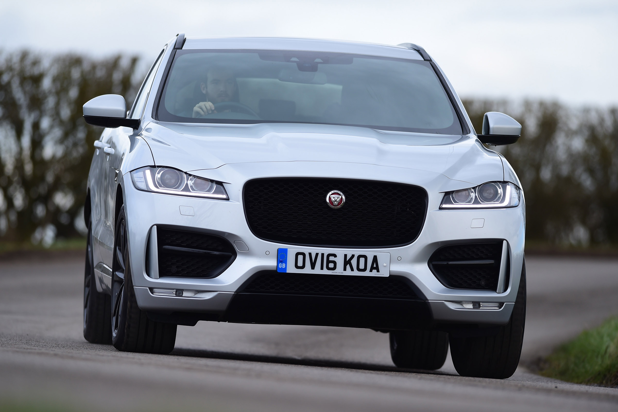 Jaguar F-Pace - front cornering