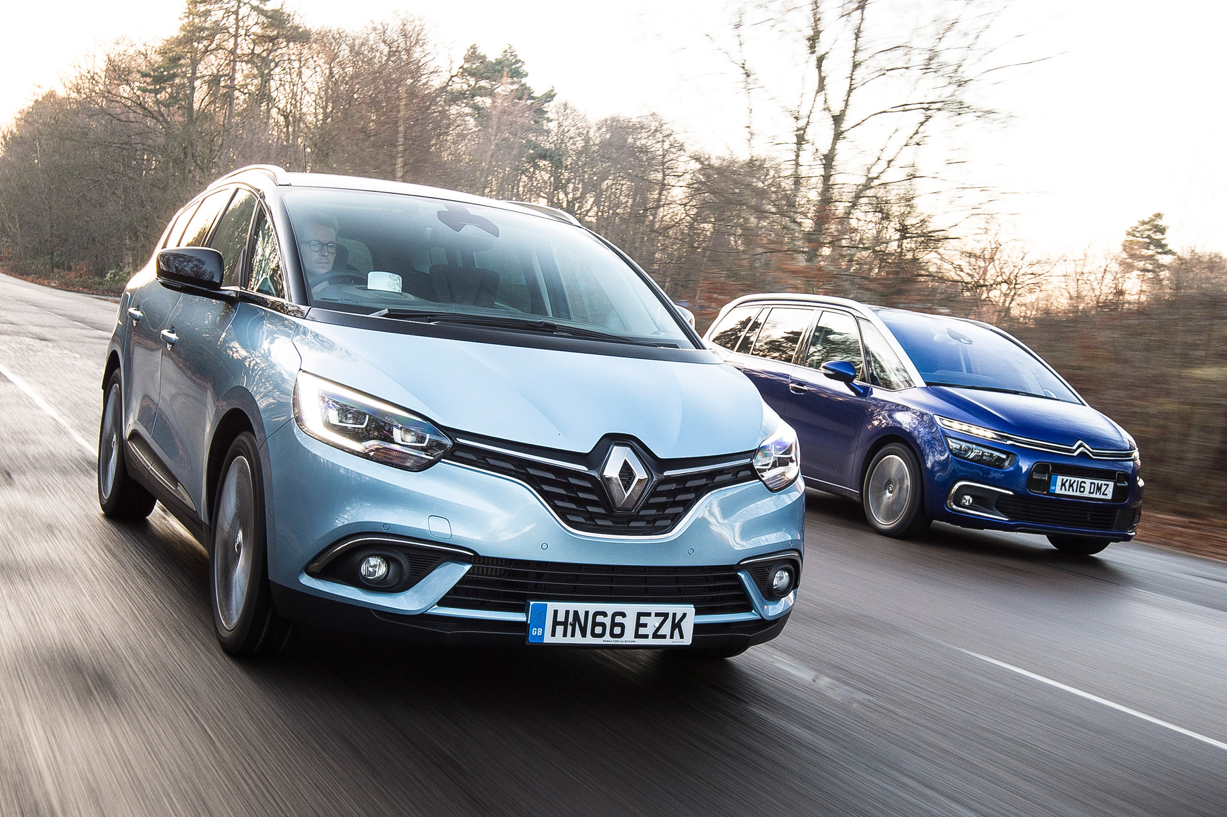 Renault Grand Scenic vs Citroen Grand C4 Picasso - head-to-head