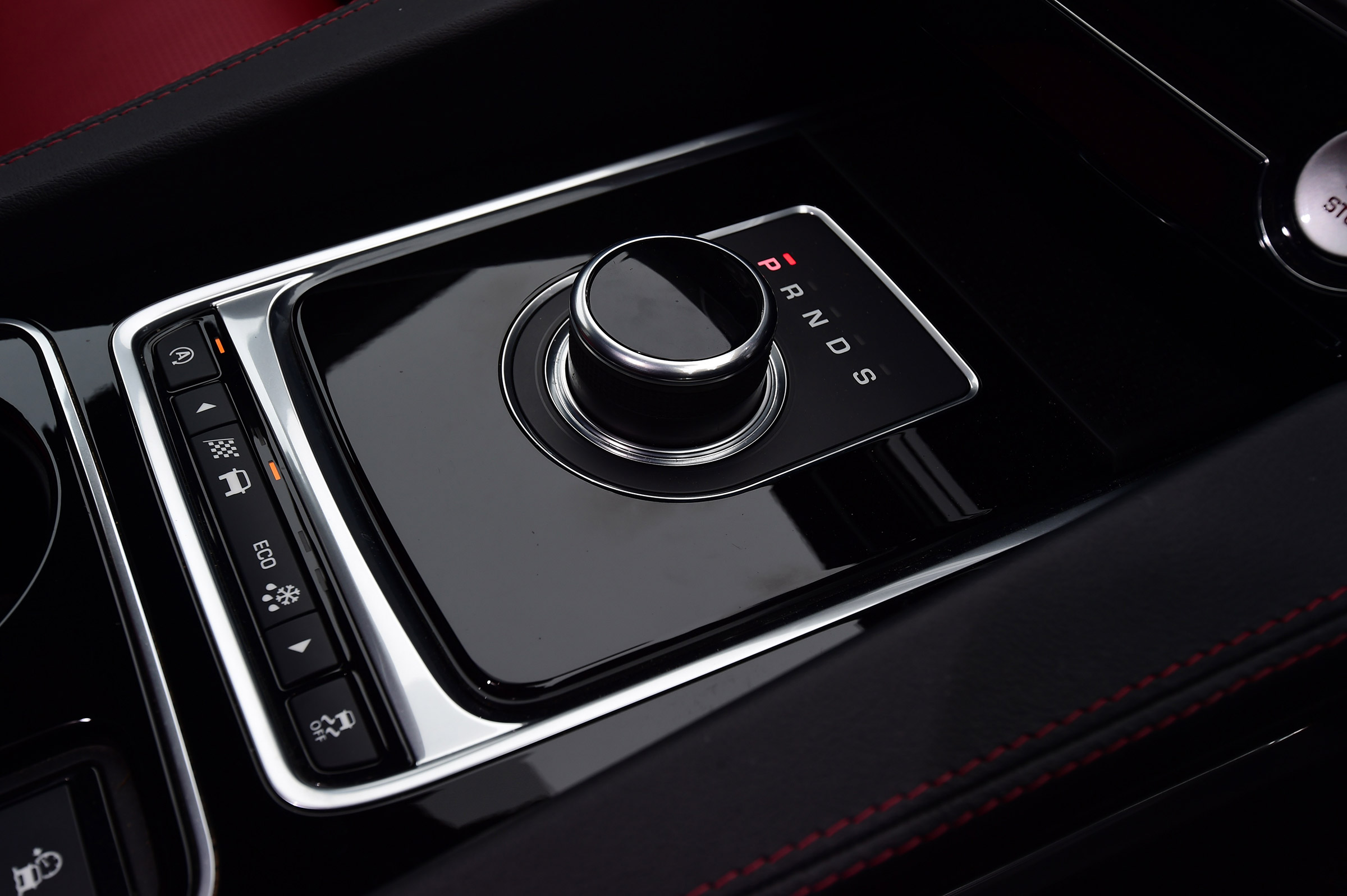 Jaguar F-Pace - centre console
