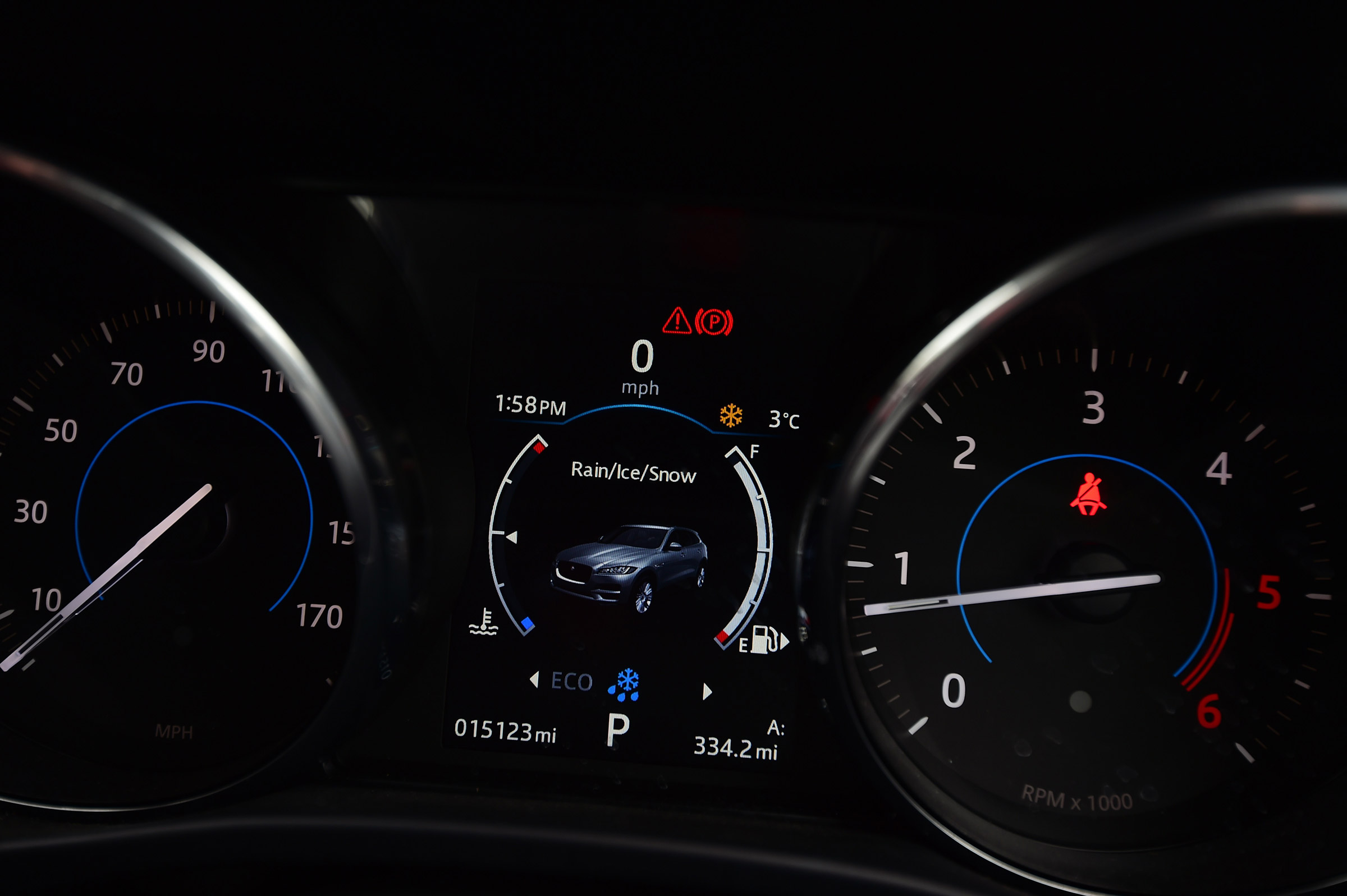 Jaguar F-Pace - dials
