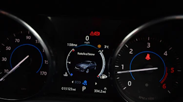 Jaguar F-Pace - dials