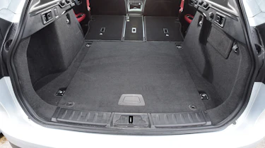 Jaguar F-Pace - boot seats down