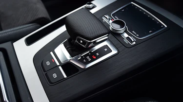 Audi Q5 - centre console