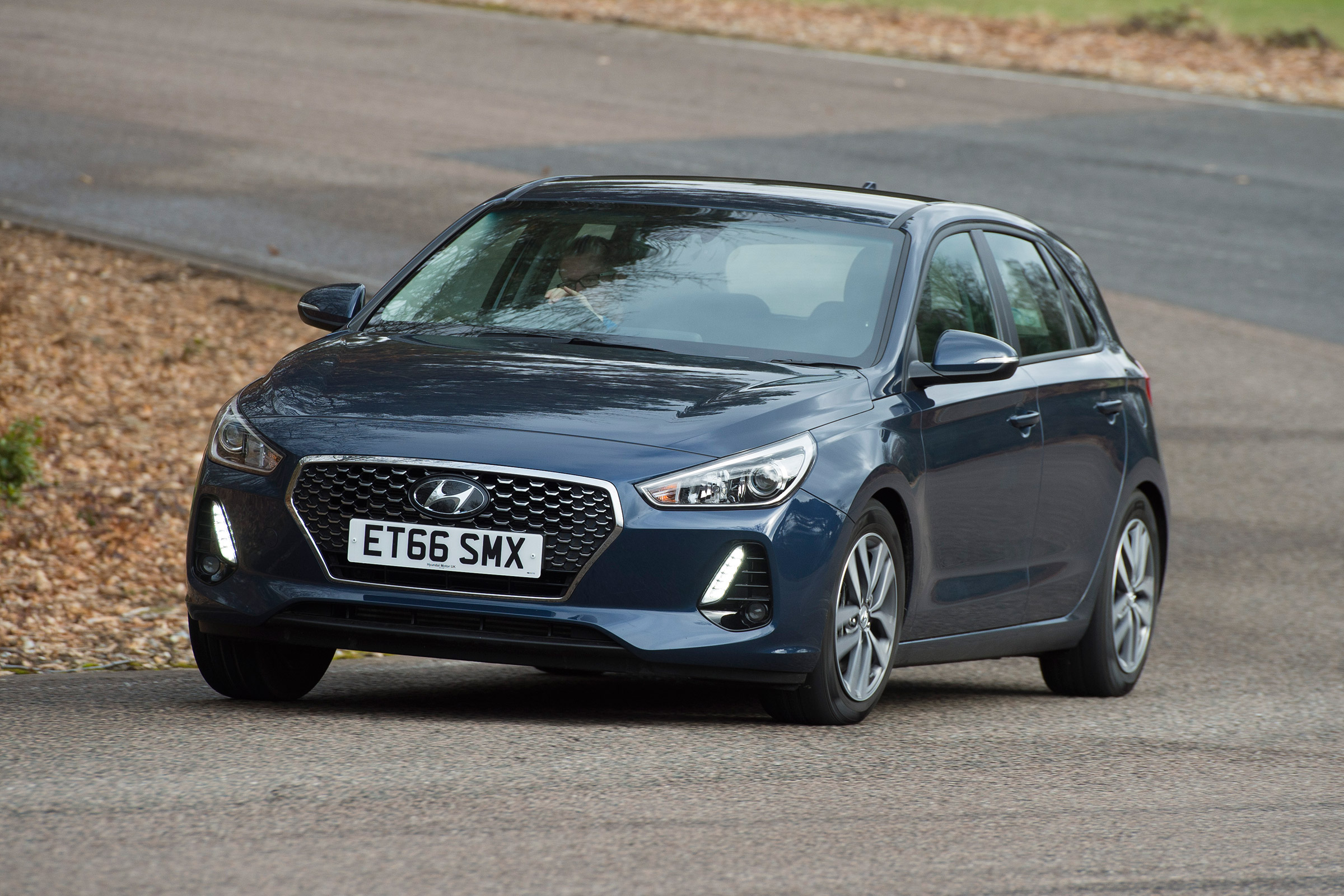 Hyundai i30 - front cornering