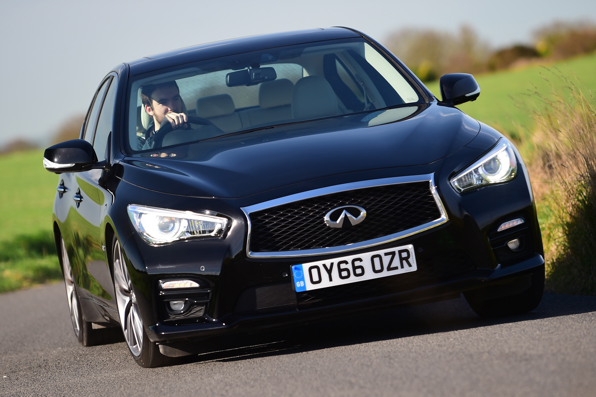 Infiniti Q50 S 2017 - front cornering