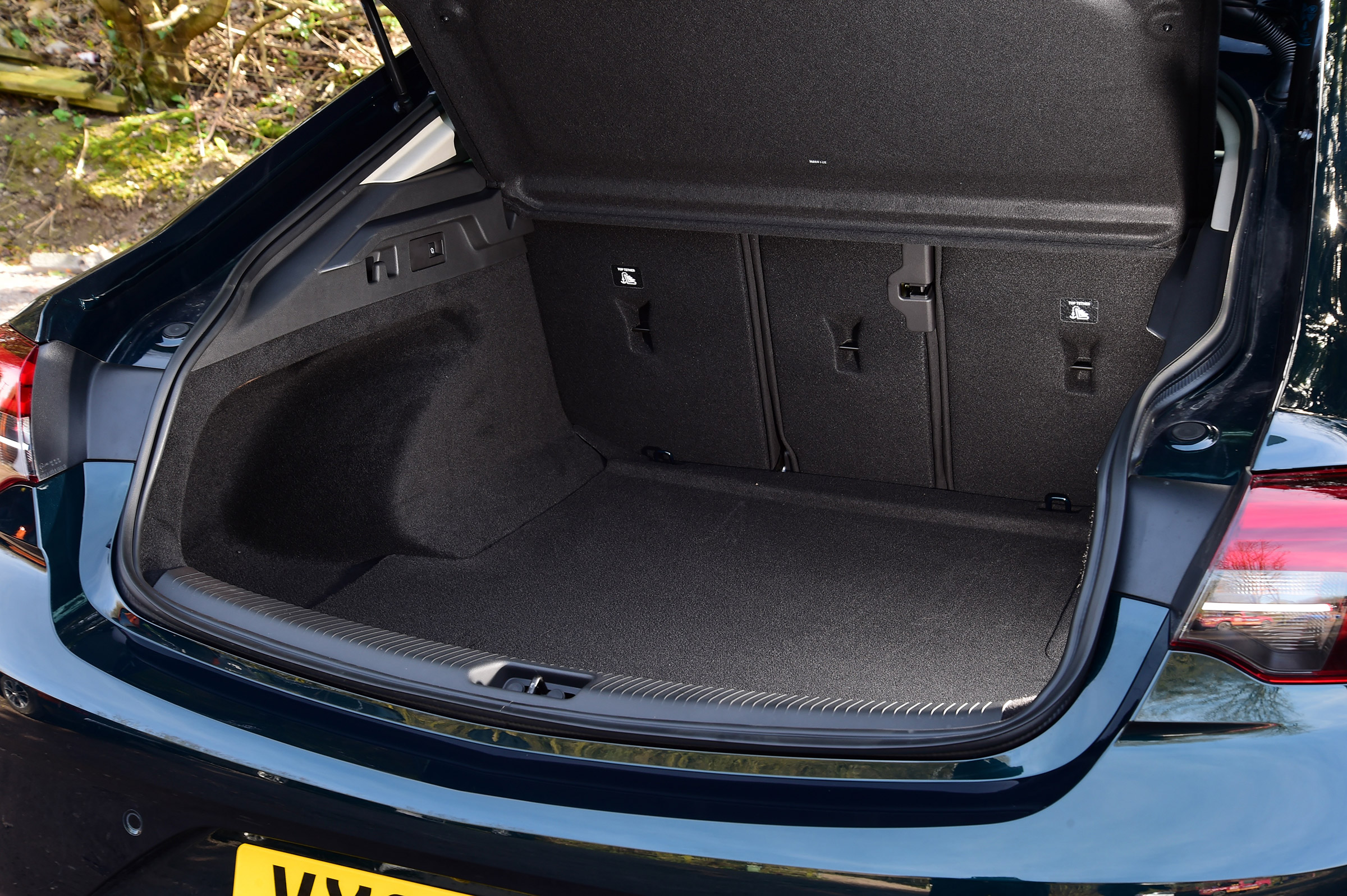 Vauxhall Insignia Grand Sport - boot