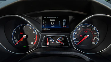 Ford Focus RS Mountune - dials