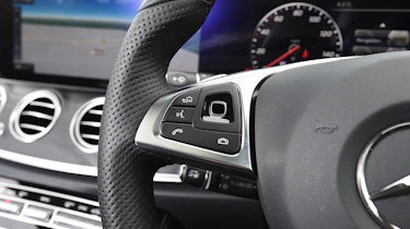 Mercedes E-Class Estate 2017 - E 220d 4MATIC steering wheel