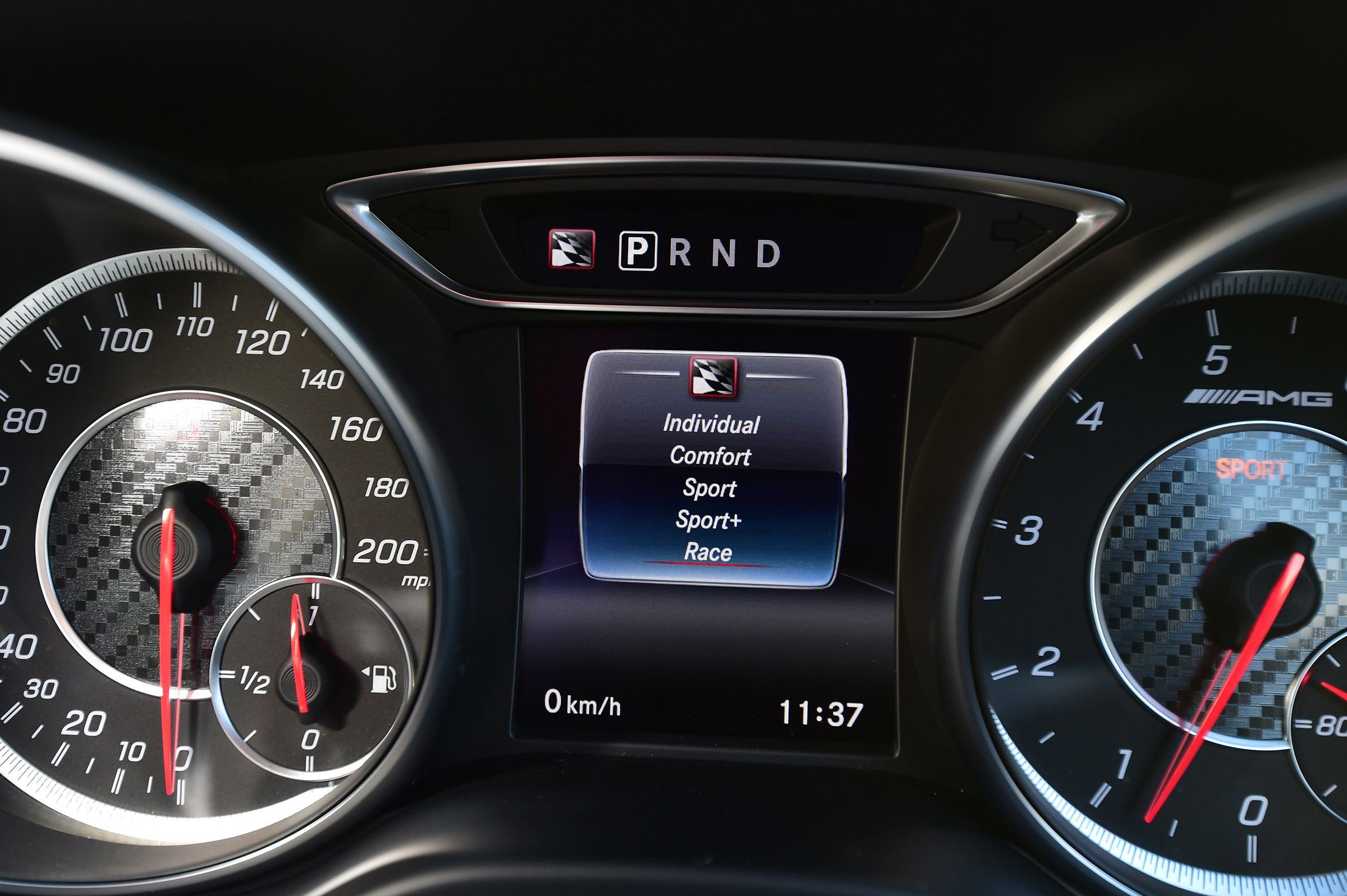 Mercedes-AMG A 45 - dials