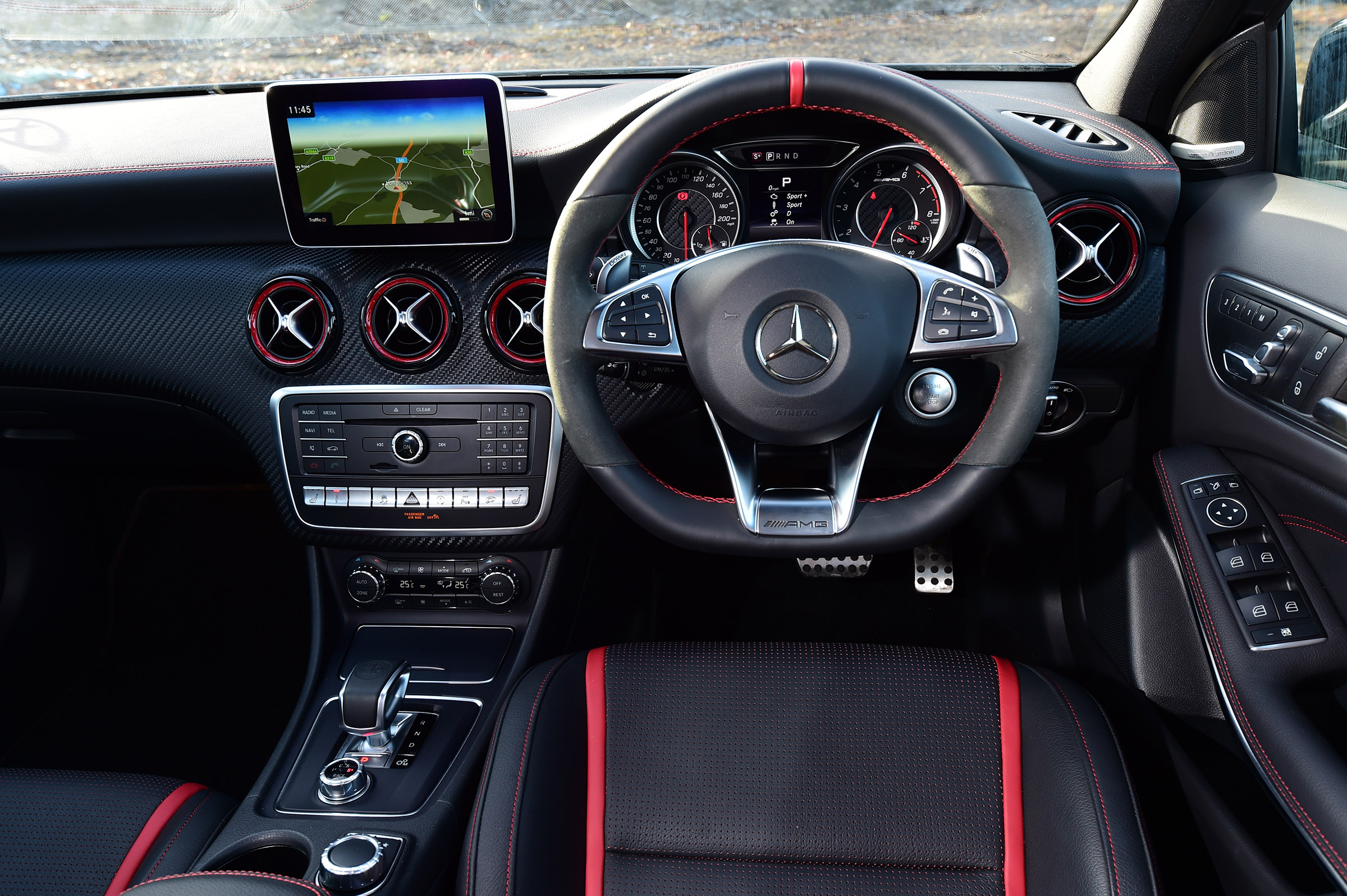 Mercedes-AMG A 45 - dash