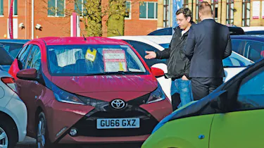 How to negotiate the price of a new car - Toyota Aygo forecourt