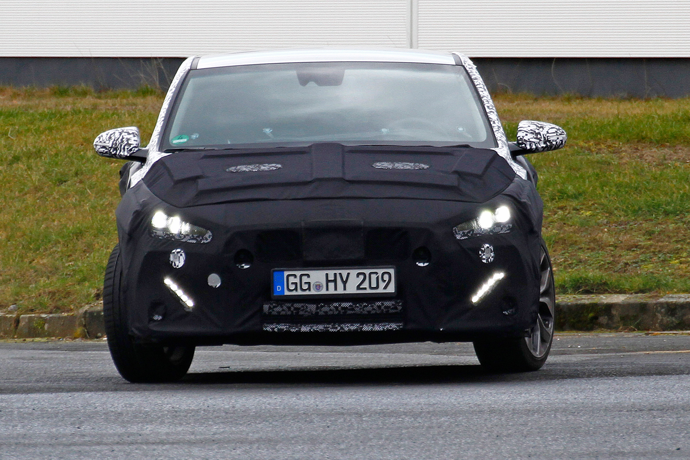 Hyundai i30 fastback front