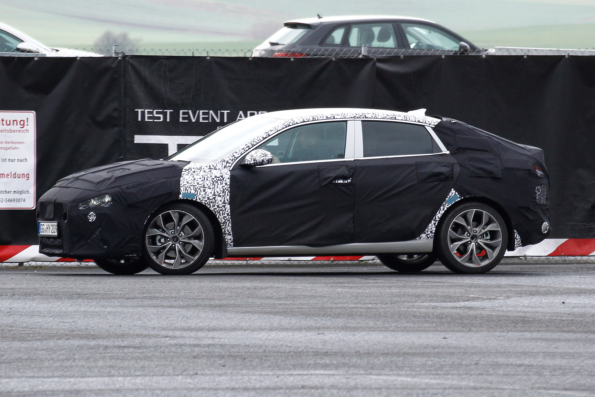 Hyundai i30 fastback side profile