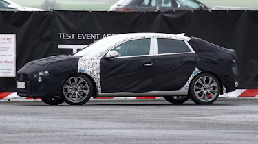 Hyundai i30 fastback side profile