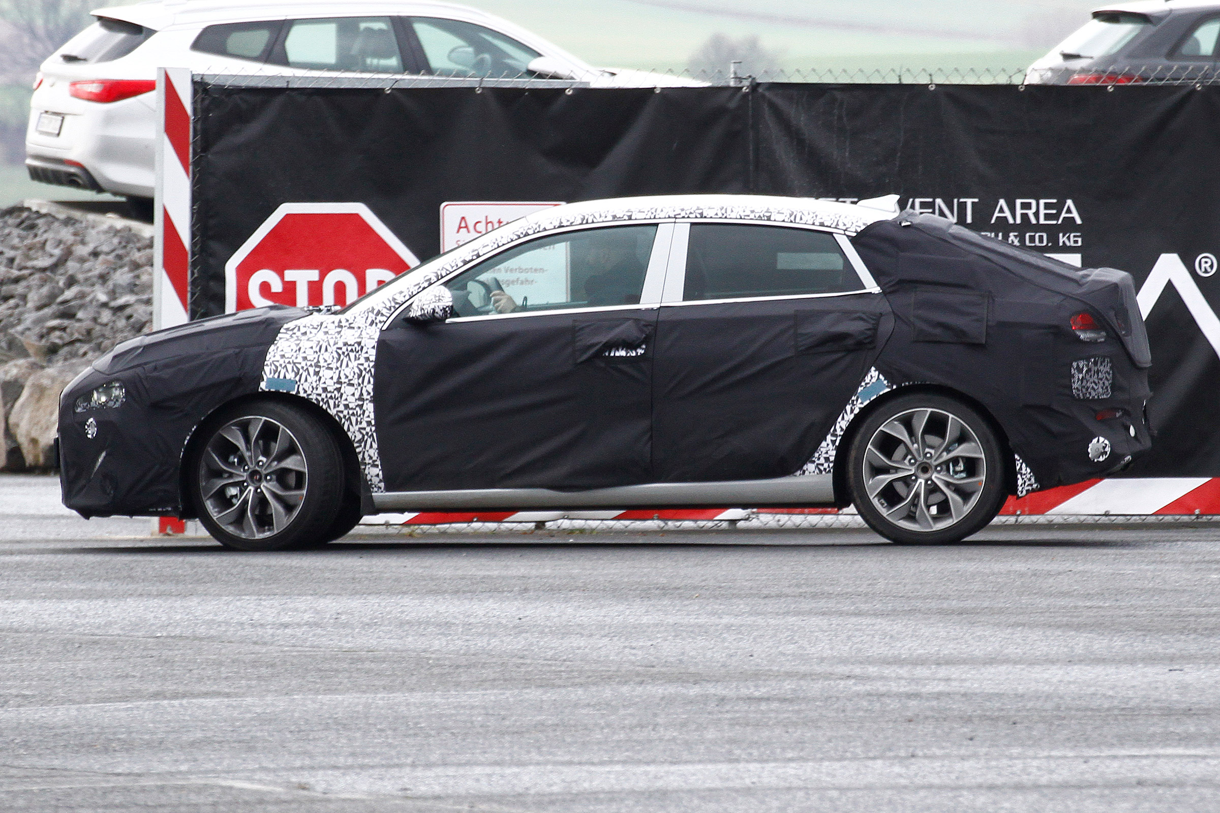 Hyundai i30 fastback side profile