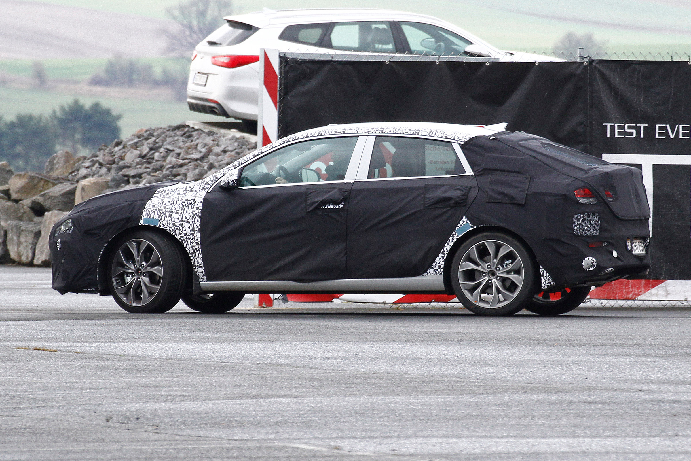 Hyundai i30 fastback side profile