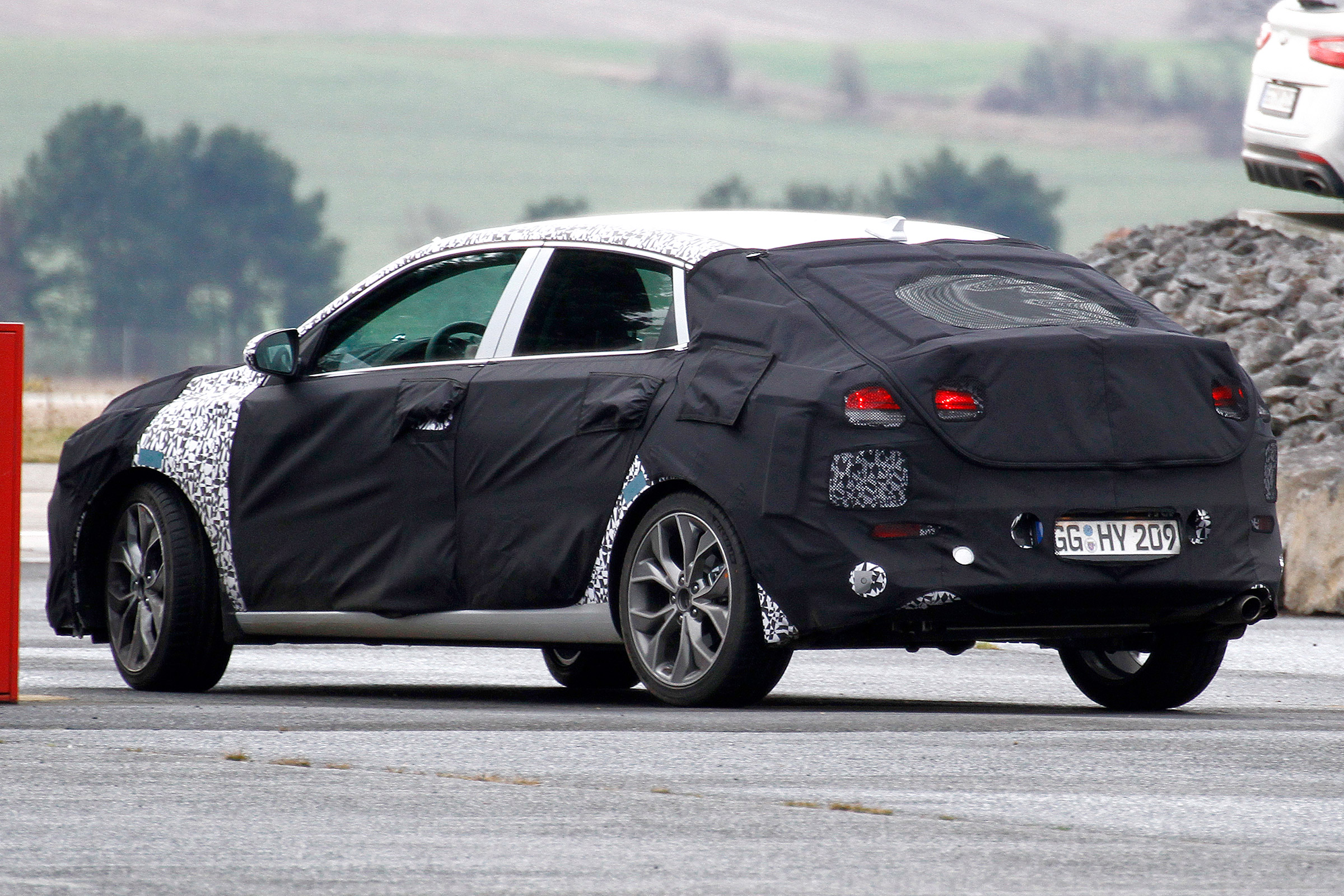 Hyundai i30 fastback rear quarter