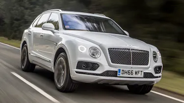 Bentley Bentayga Diesel - Ice white 2017 front tracking