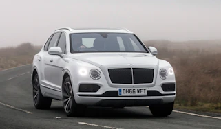 Bentley Bentayga Diesel - Ice white 2017 front cornering