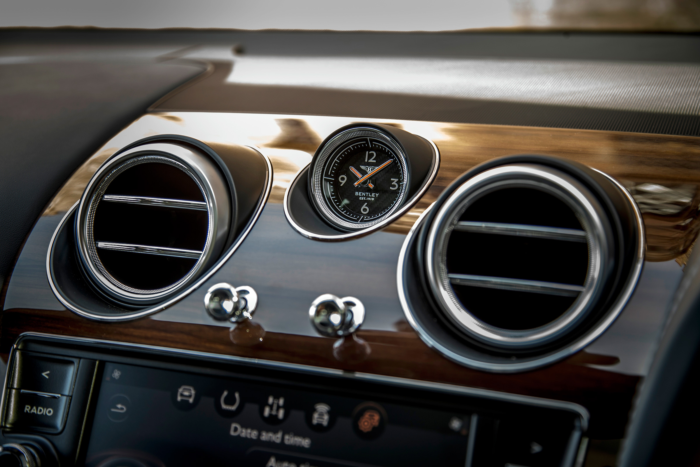 Bentley Bentayga Diesel - Ice white 2017 dashboard