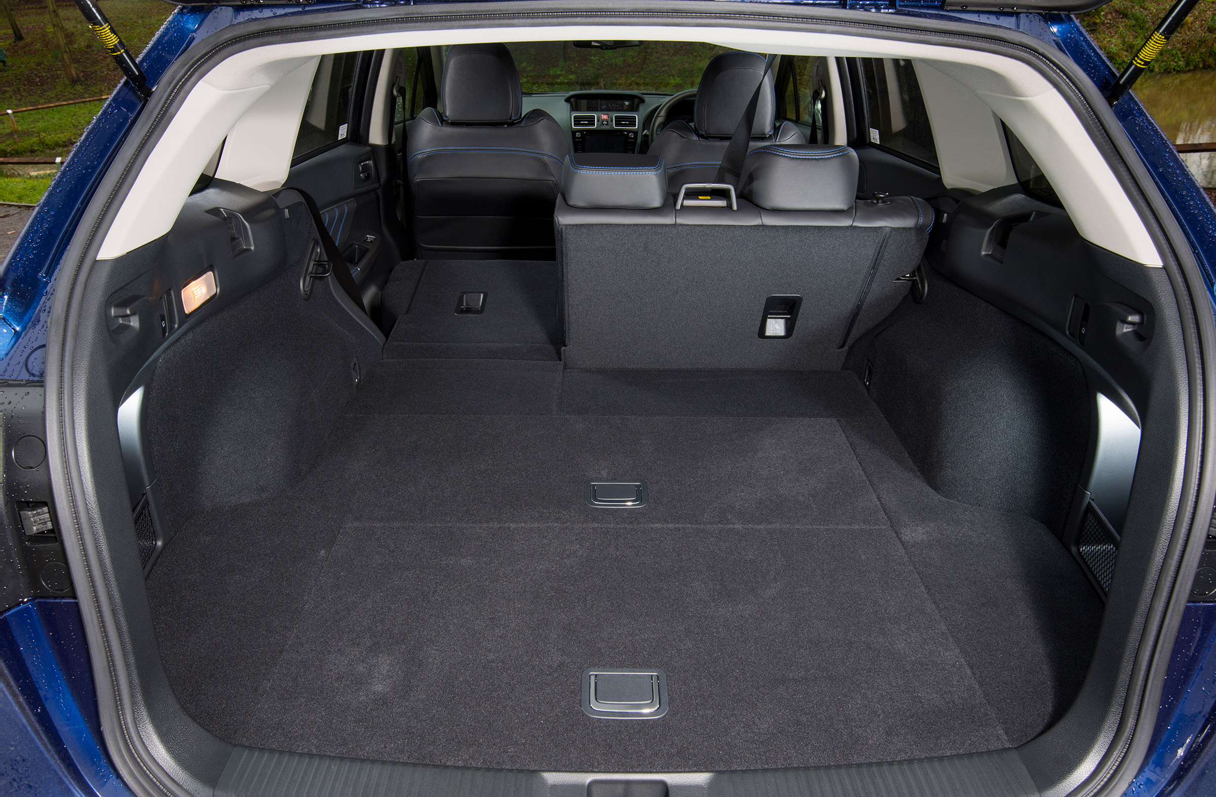 Subaru Levorg - boot seat down