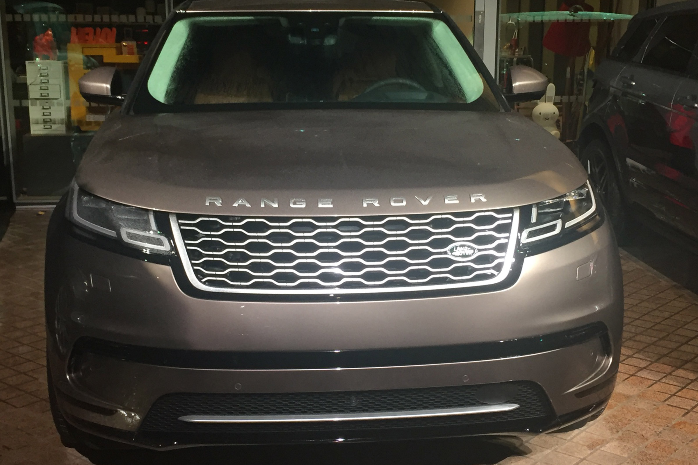 Range Rover Velar official reveal - full front