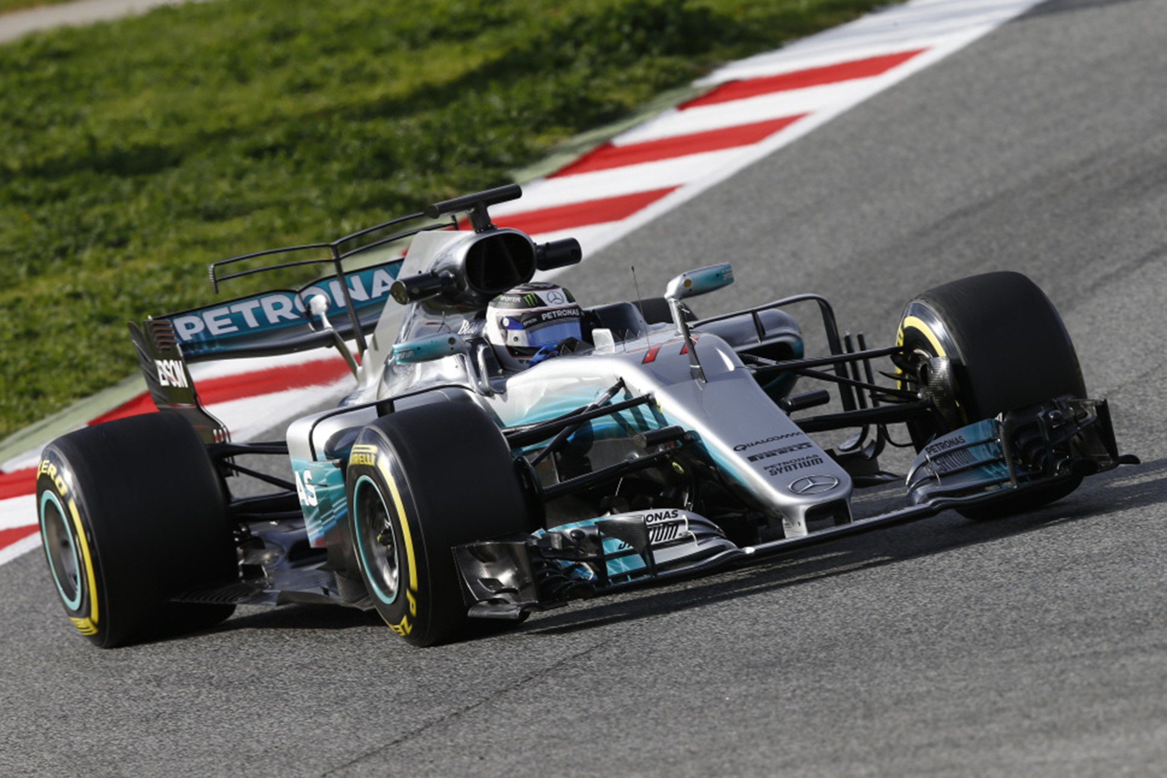 Formula 1 2017 - Mercedes front cornering 2