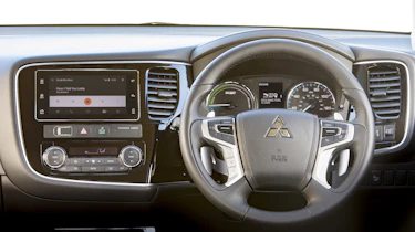 Mitsubishi Outlander PHEV Juro - dash
