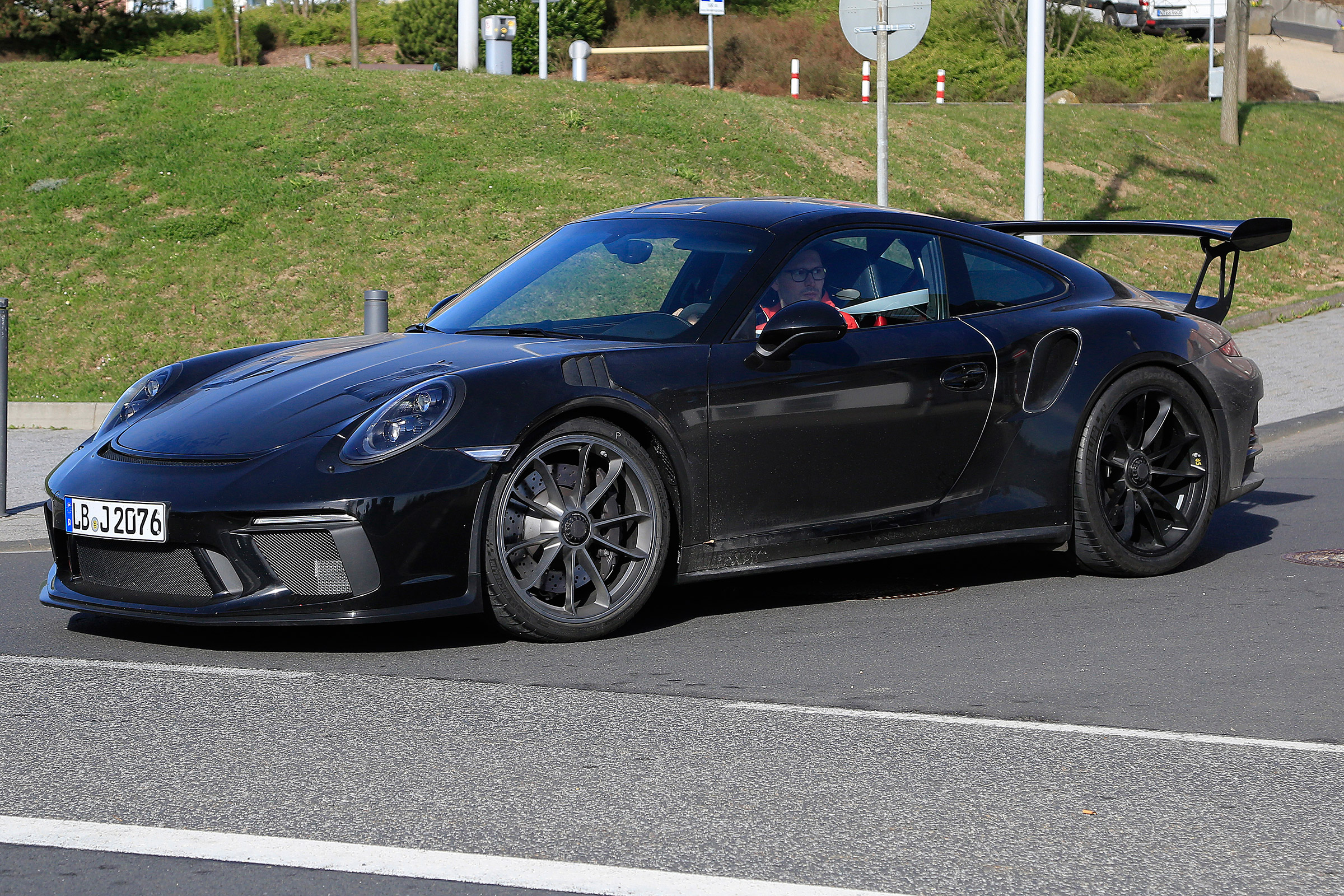 Porsche 911 gt3 rs facelift spy shot