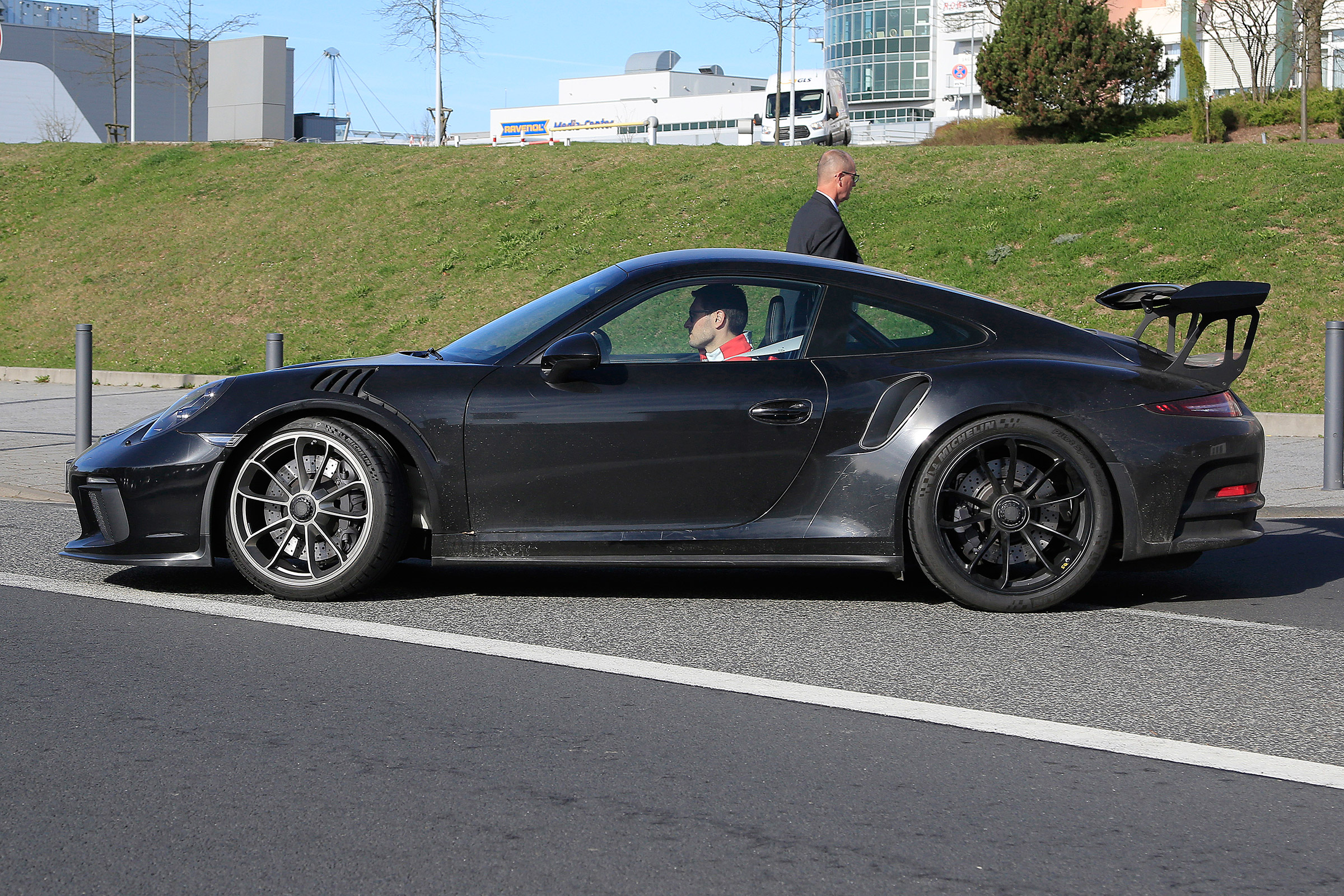 Porsche 911 gt3 rs facelift spy shot