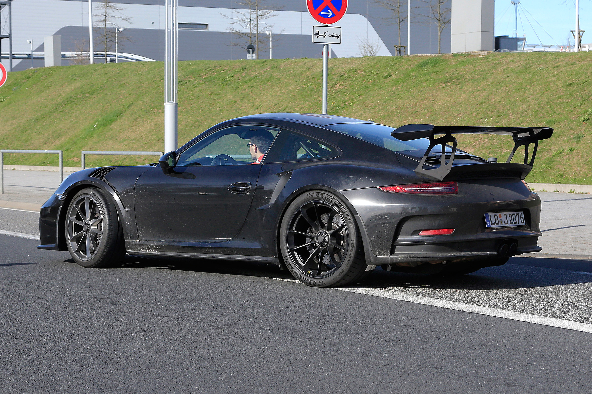 Porsche 911 gt3 rs facelift spy shot