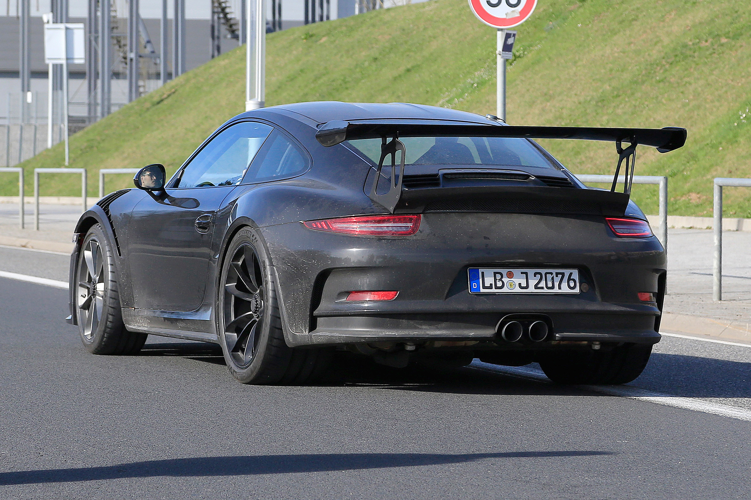 Porsche 911 gt3 rs facelift spy shot