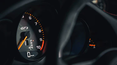 Porsche 911 GT3 - dials detail